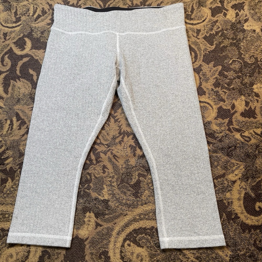 Lululemon Wunder Under Crop Leggings Gray Womans Size 12 Athletic Gym Yoga Dance